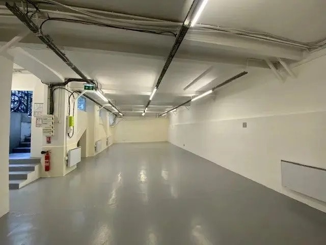 Local commercial dans Paris à louer - Photo de l’immeuble – Image 1 sur 7