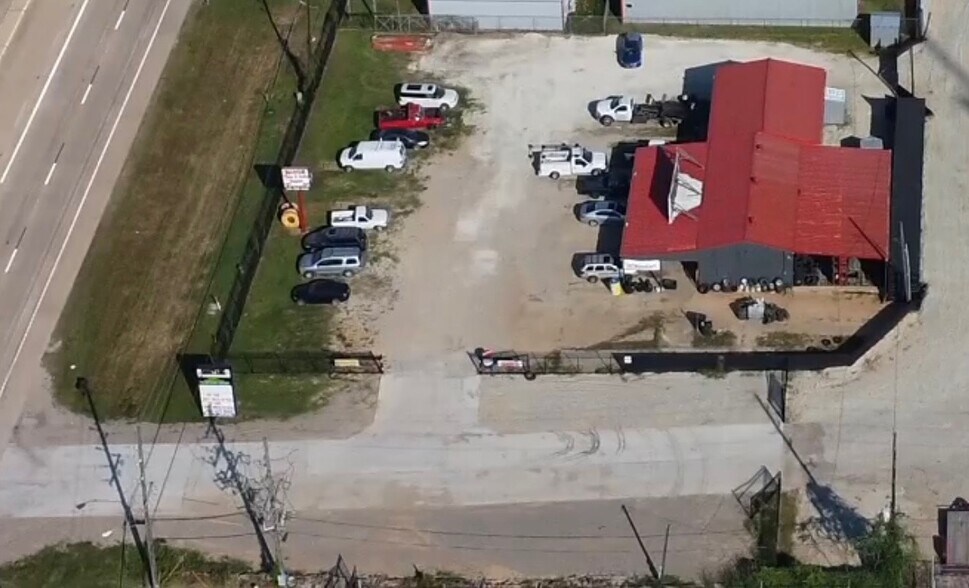 19201 Highway 105 W, Montgomery, TX à louer - Photo de l’immeuble – Image 1 sur 2