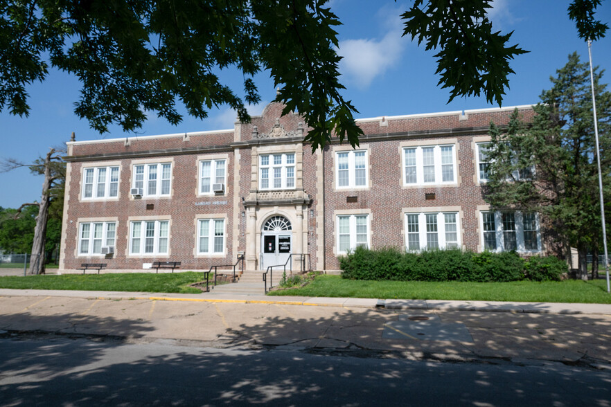 315 S Market St, Emporia, KS à vendre - Photo de l’immeuble – Image 1 sur 7