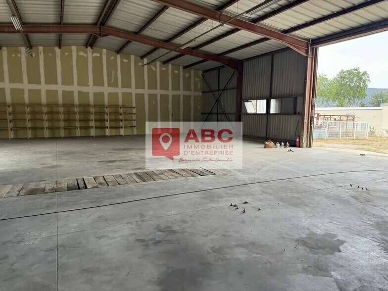 Local d’activités dans Prades à louer - Photo de l’immeuble – Image 2 sur 6