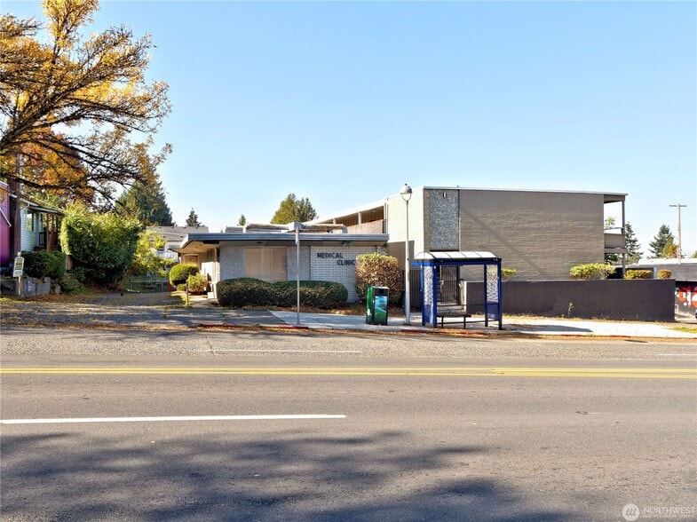 6517 35th Ave SW, Seattle, WA à vendre - Photo de l’immeuble – Image 2 sur 11