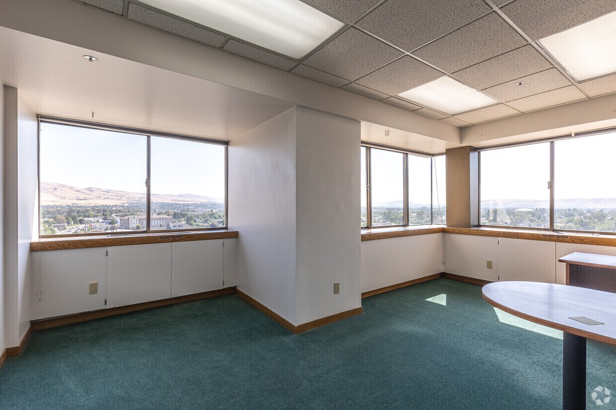 402 E Yakima Ave, Yakima, WA à louer Photo intérieure– Image 1 sur 6