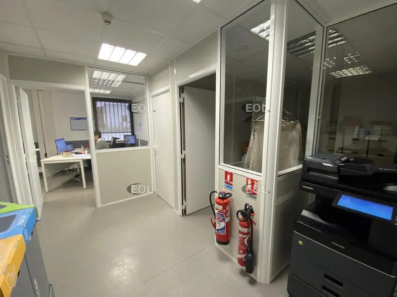 Local d’activités dans Templemars à louer - Photo de l’immeuble – Image 3 sur 4