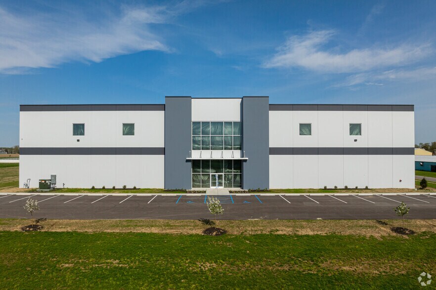 239 N Heartland Dr, Delphi, IN à vendre - Photo de l’immeuble – Image 3 sur 20