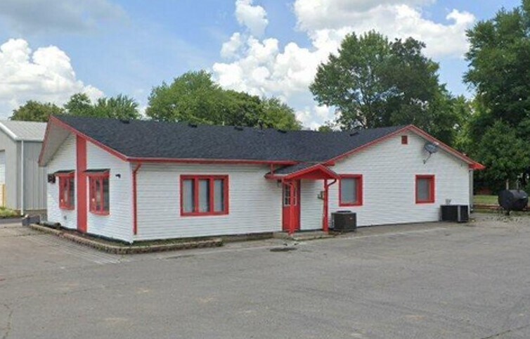 621 S Indiana Ave, Sellersburg, IN à vendre Photo de l’immeuble– Image 1 sur 3
