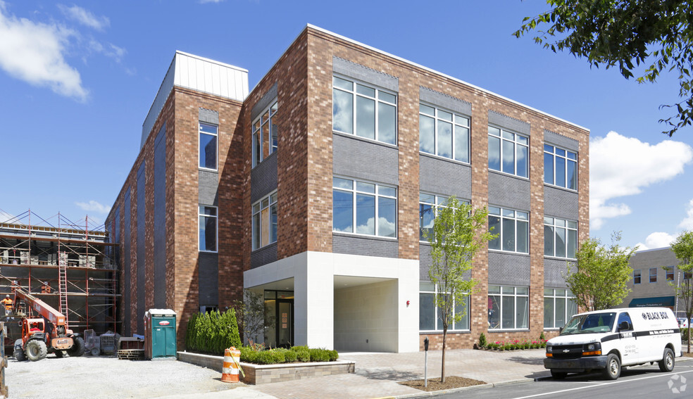 417 Thorn St, Sewickley, PA à louer - Photo de l’immeuble – Image 2 sur 3