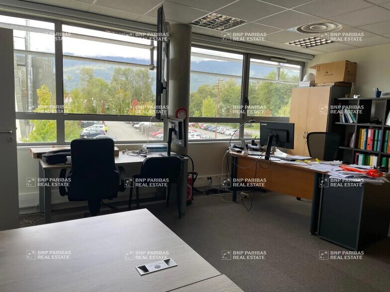 Bureau dans Méry à louer - Photo de l’immeuble – Image 3 sur 11