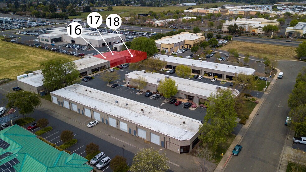 990 Klamath Ln, Yuba City, CA à louer - Photo de l’immeuble – Image 1 sur 7