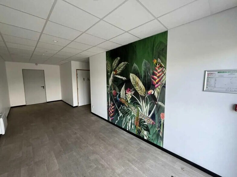 Bureau dans Fleury-les-Aubrais à louer - Photo de l’immeuble – Image 2 sur 9