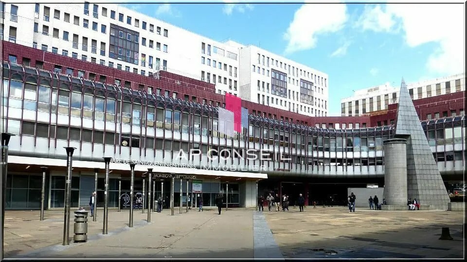 Bureau dans Montigny-le-Bretonneux à louer - Photo de l’immeuble – Image 1 sur 7