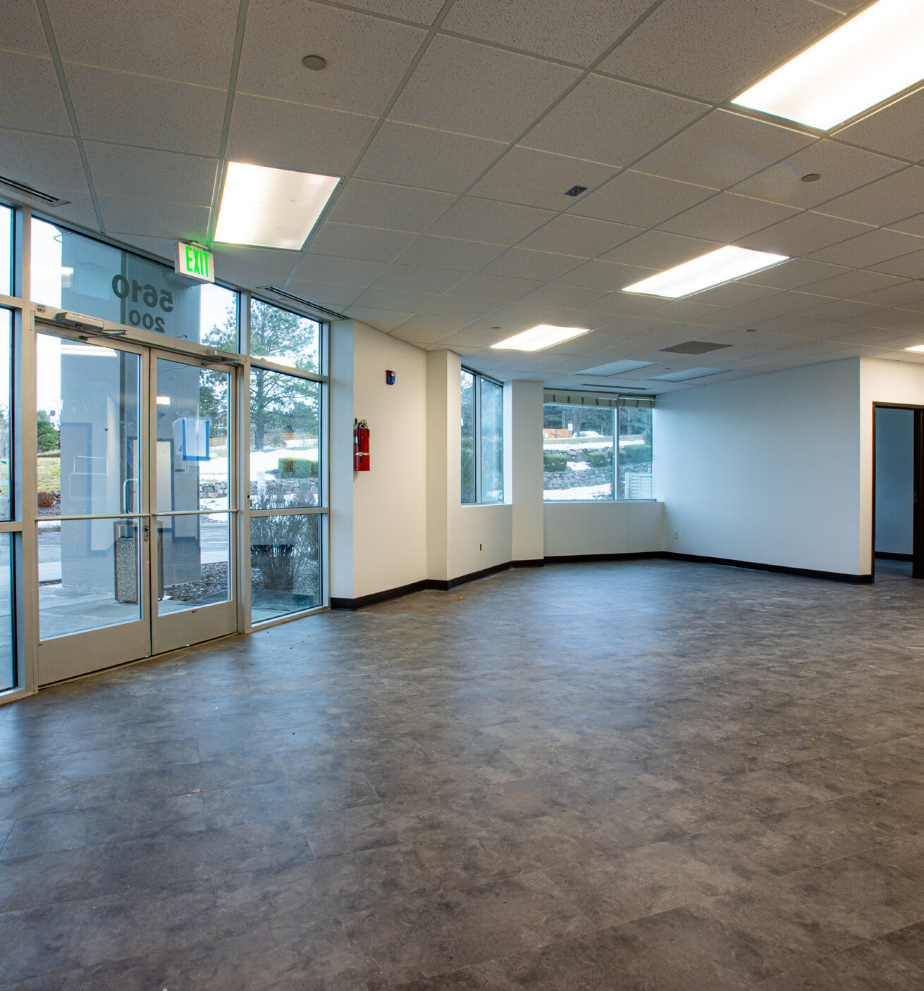 5610 Ward Rd, Arvada, CO à louer Hall d’entrée– Image 1 sur 3