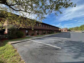 3019 Peters Creek Rd, Roanoke, VA à louer Photo de l’immeuble– Image 1 sur 2