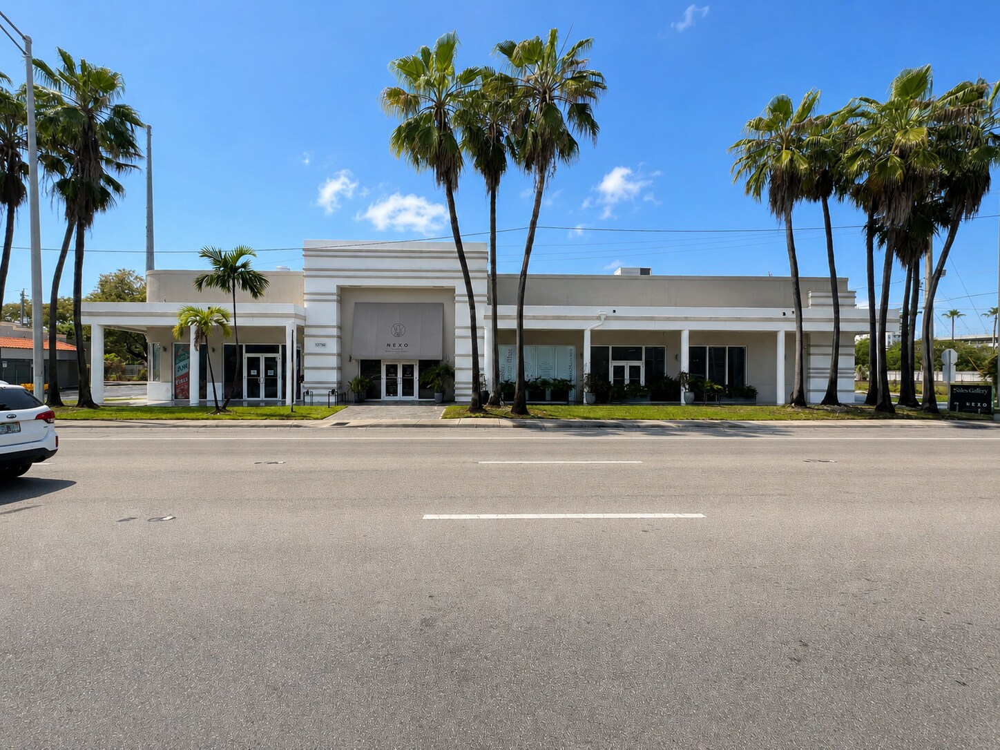 13750 Biscayne Blvd, North Miami Beach, FL à louer Photo de l’immeuble– Image 1 sur 8
