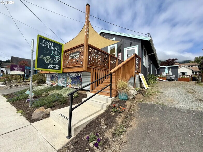 404 Garibaldi (Hwy 101), Garibaldi, OR à vendre - Photo de l’immeuble – Image 1 sur 35
