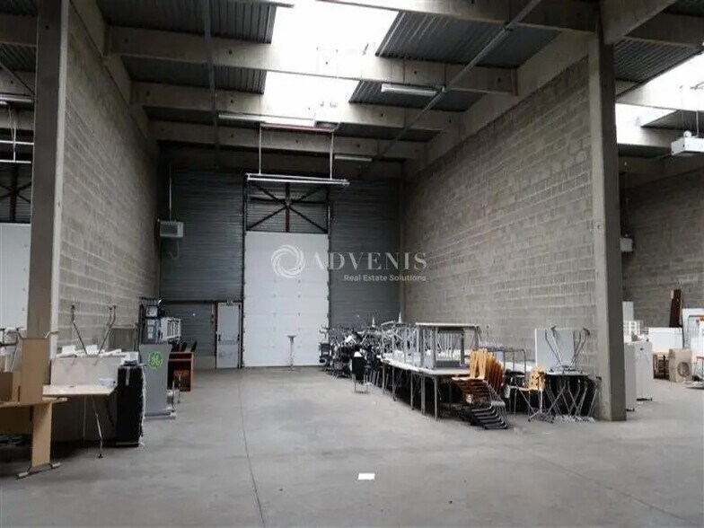 Industriel/Logistique dans Coignières à louer - Photo de l’immeuble – Image 3 sur 5
