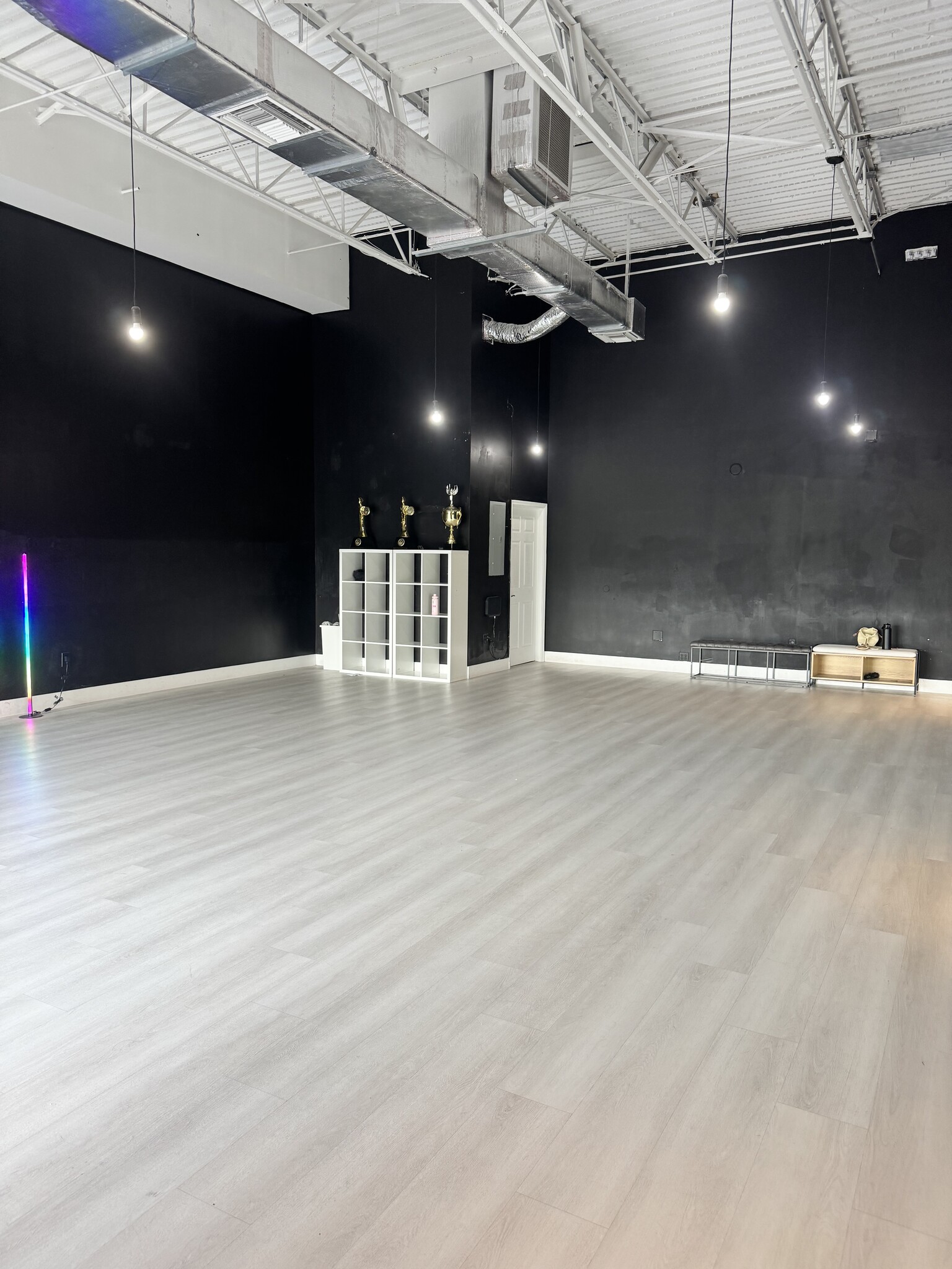 645-710 W Hallandale Beach Blvd, Hallandale, FL à louer Photo intérieure– Image 1 sur 3