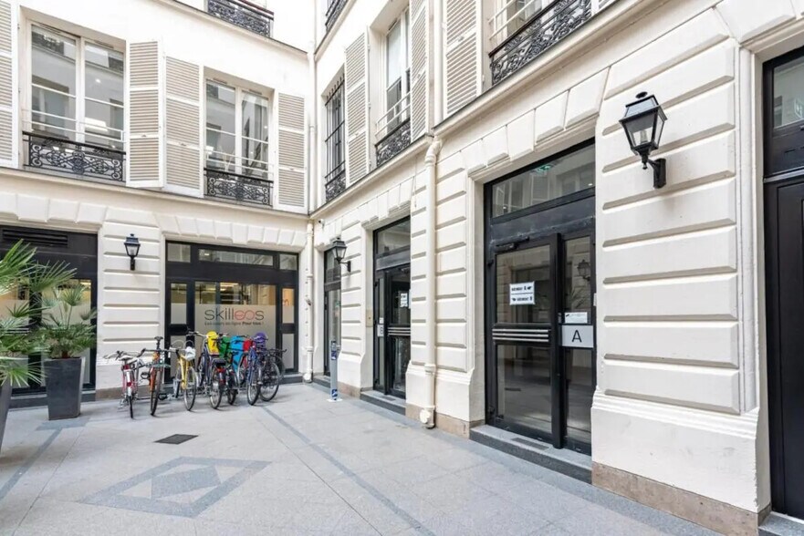17 Rue De La Banque, Paris à louer - Photo de l’immeuble – Image 3 sur 8
