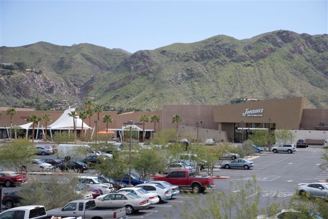 2465 E Palm Canyon Dr, Palm Springs, CA à louer - Photo de l’immeuble – Image 1 sur 12