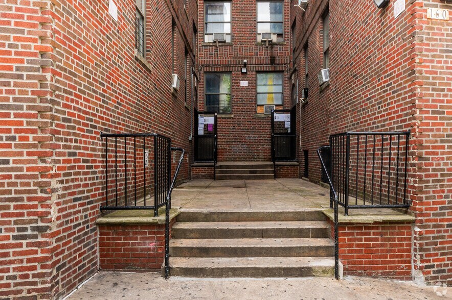 158-160 W 168th St, Bronx, NY à vendre - Photo de l’immeuble – Image 2 sur 4