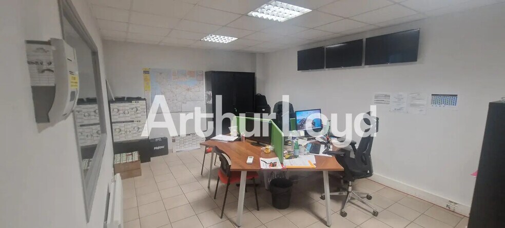 Industriel/Logistique dans Ifs à louer - Photo intérieure – Image 2 sur 3