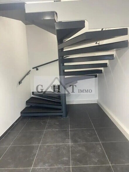 Industriel/Logistique dans Bonneuil-sur-Marne à louer - Photo de l’immeuble – Image 2 sur 4