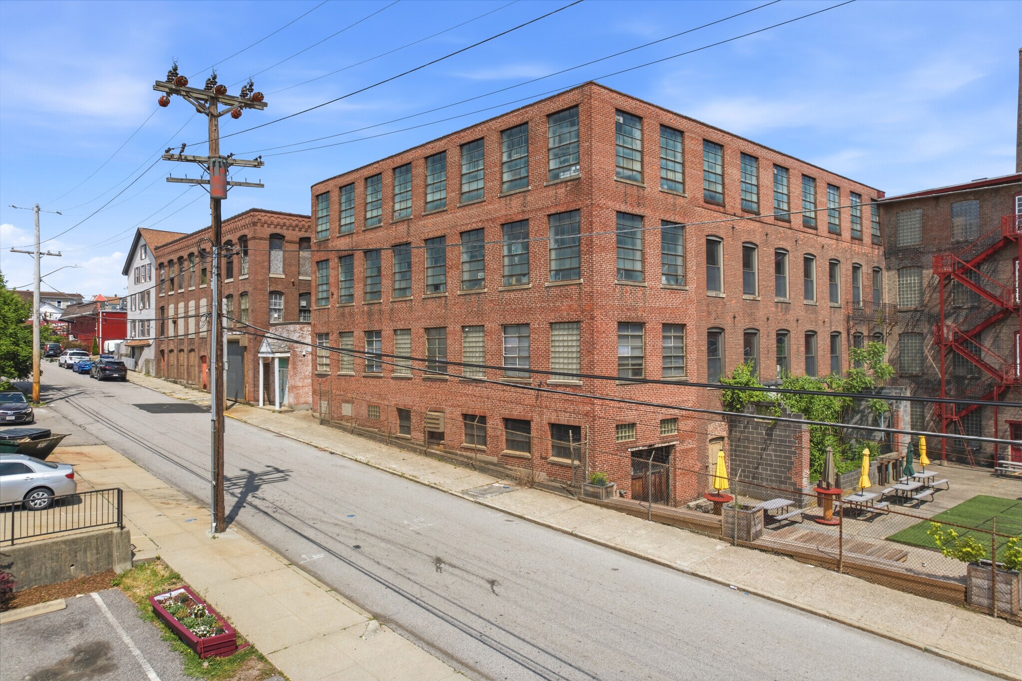 59 Foundry St, Central Falls, RI à vendre Photo de l’immeuble– Image 1 sur 35