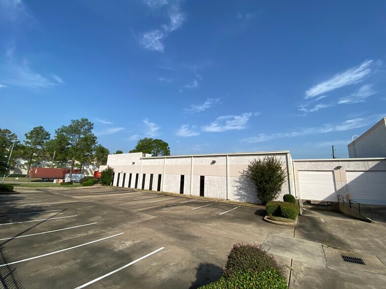 10770 Moss Ridge Rd, Houston, TX à louer - Photo de l’immeuble – Image 2 sur 6