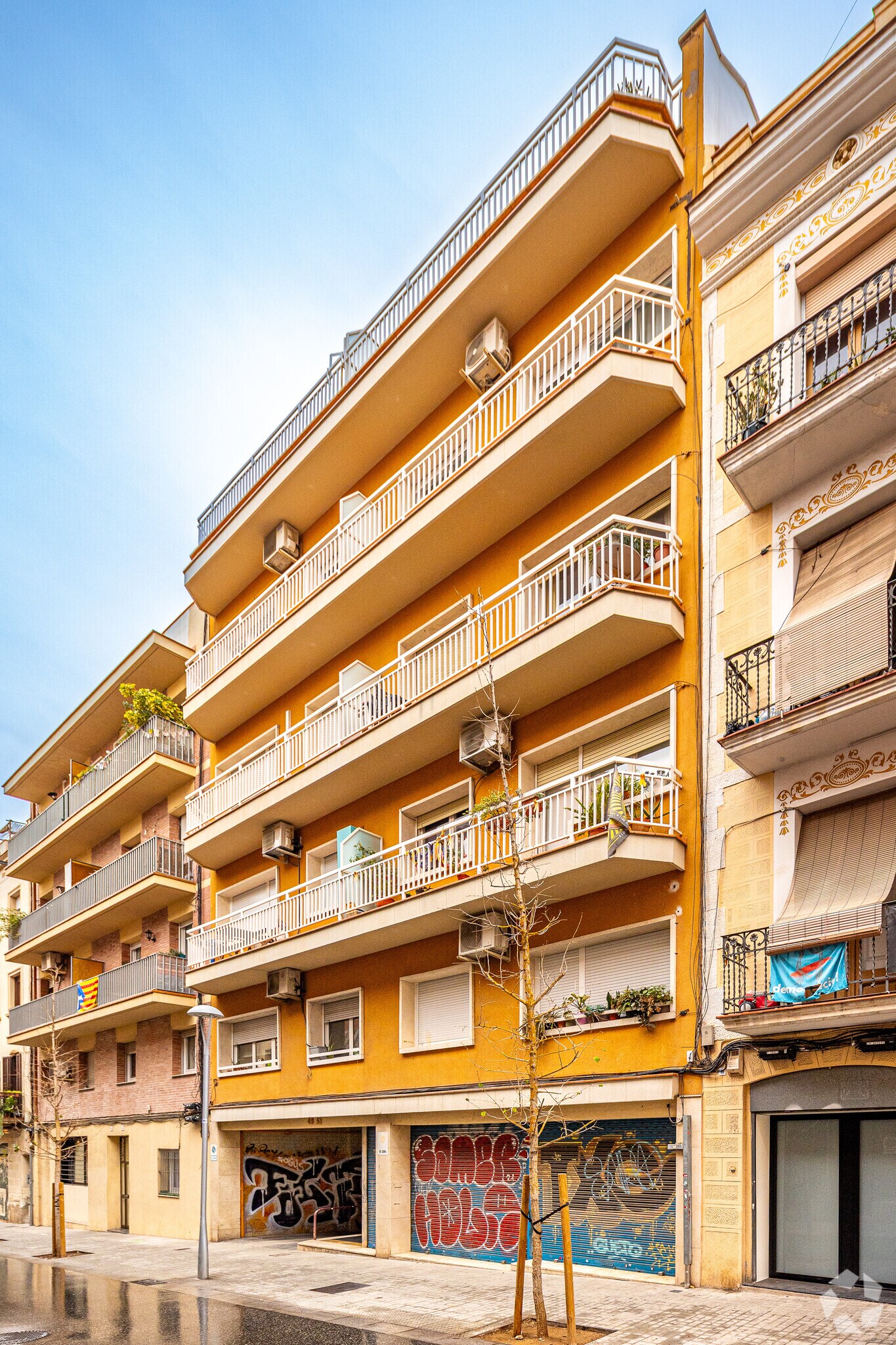 Immeuble residentiel dans Barcelone, Barcelona à vendre Photo principale– Image 1 sur 3