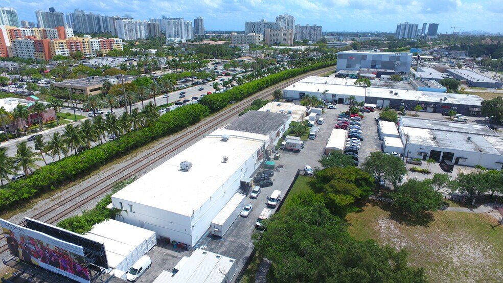 2665 NE 189th St, Miami, FL à vendre - Photo de l’immeuble – Image 1 sur 10