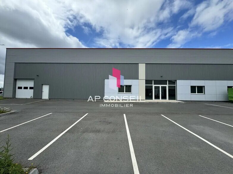 Local d’activités dans Rambouillet à louer - Photo de l’immeuble – Image 2 sur 5