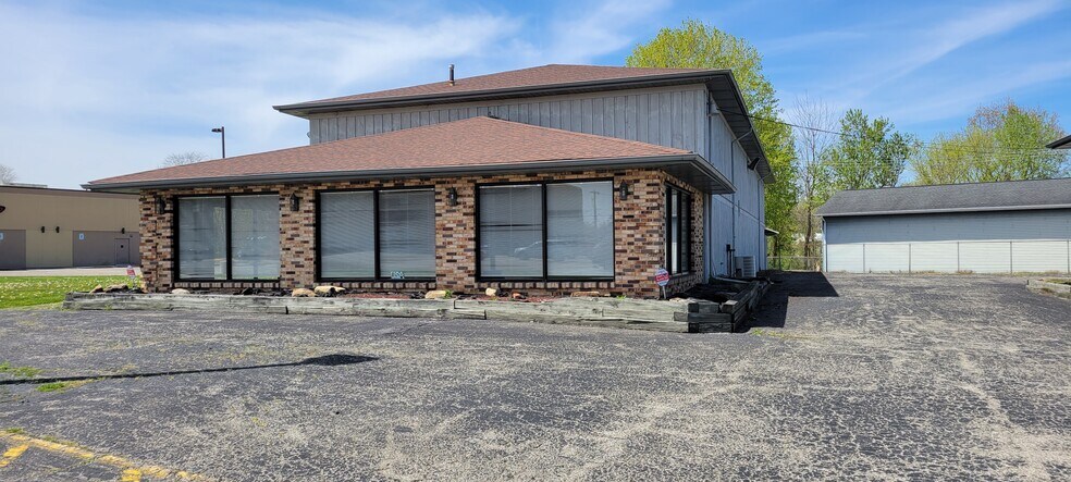 104 N Canal St, Newton Falls, OH à vendre - Photo principale – Image 1 sur 2