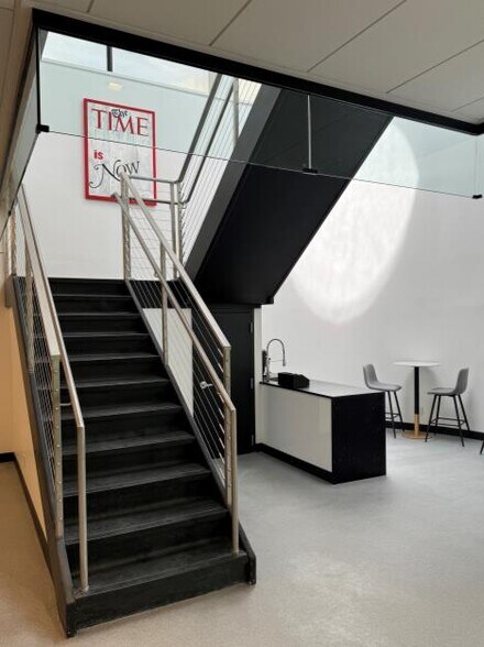 26 Harbor Park Dr, Port Washington, NY à louer - Photo de l’immeuble – Image 3 sur 11
