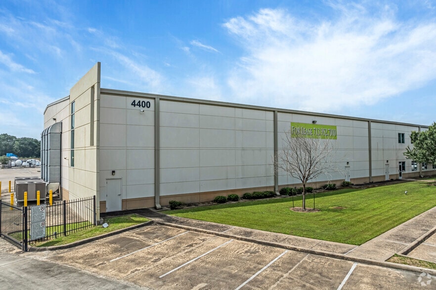 4400 S Sam Houston Pky E, Houston, TX à vendre - Photo de l’immeuble – Image 3 sur 20