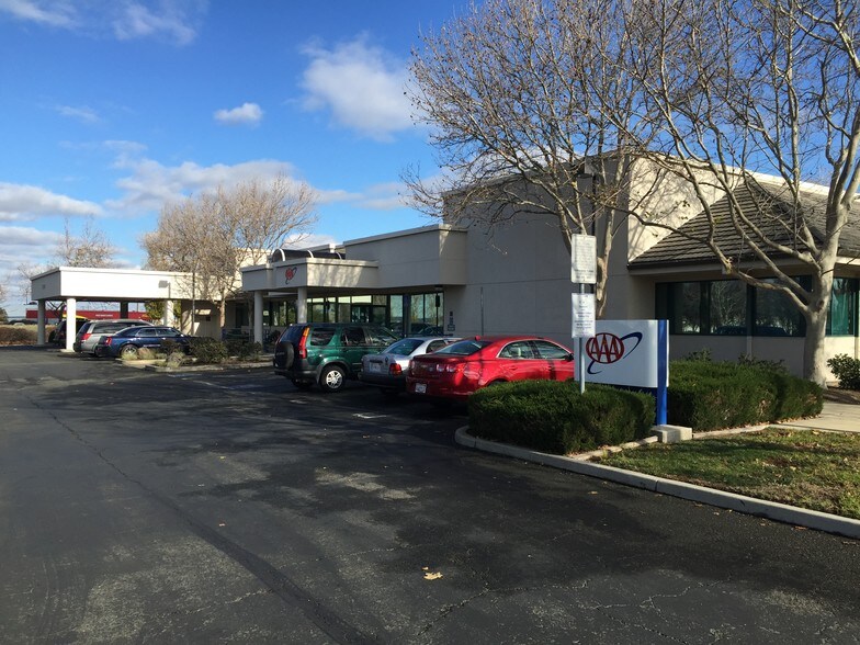 1700 Auto Center Dr, Antioch, CA à vendre - Photo de l’immeuble – Image 2 sur 8