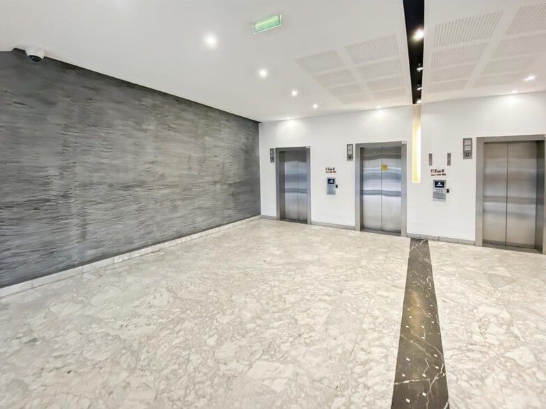 Bureau dans Asnières-sur-Seine à vendre - Photo de l’immeuble – Image 2 sur 14