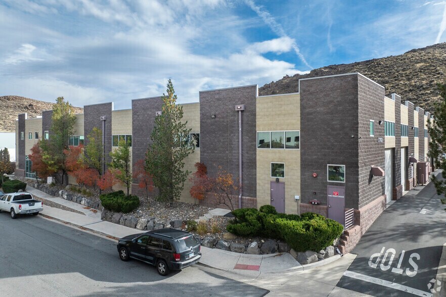 3760 Barron Way, Reno, NV à louer - Photo de l’immeuble – Image 2 sur 5