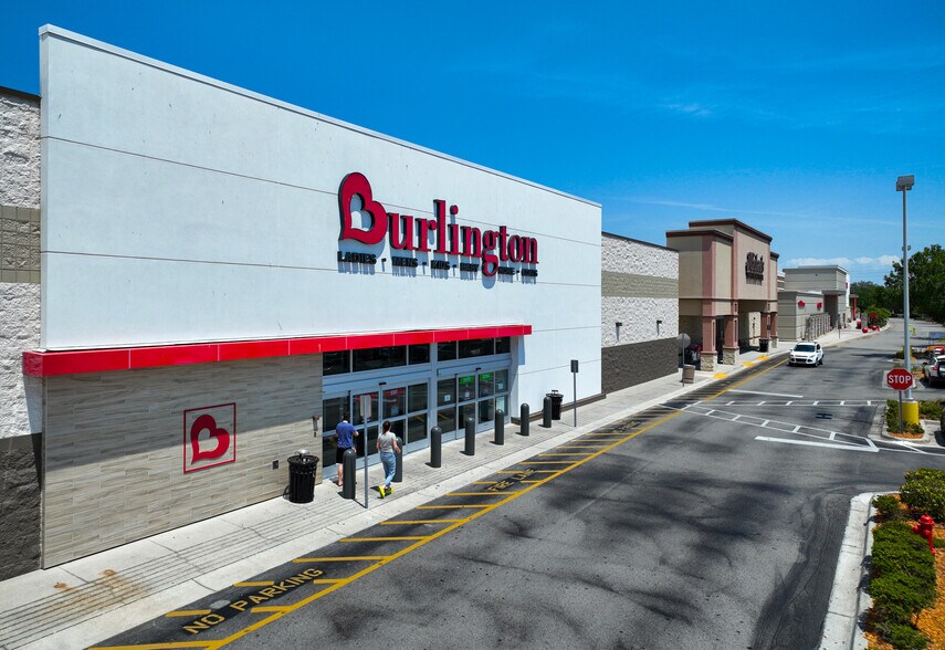 W Hillsborough Ave, Tampa, FL à louer - Photo de l’immeuble – Image 2 sur 5