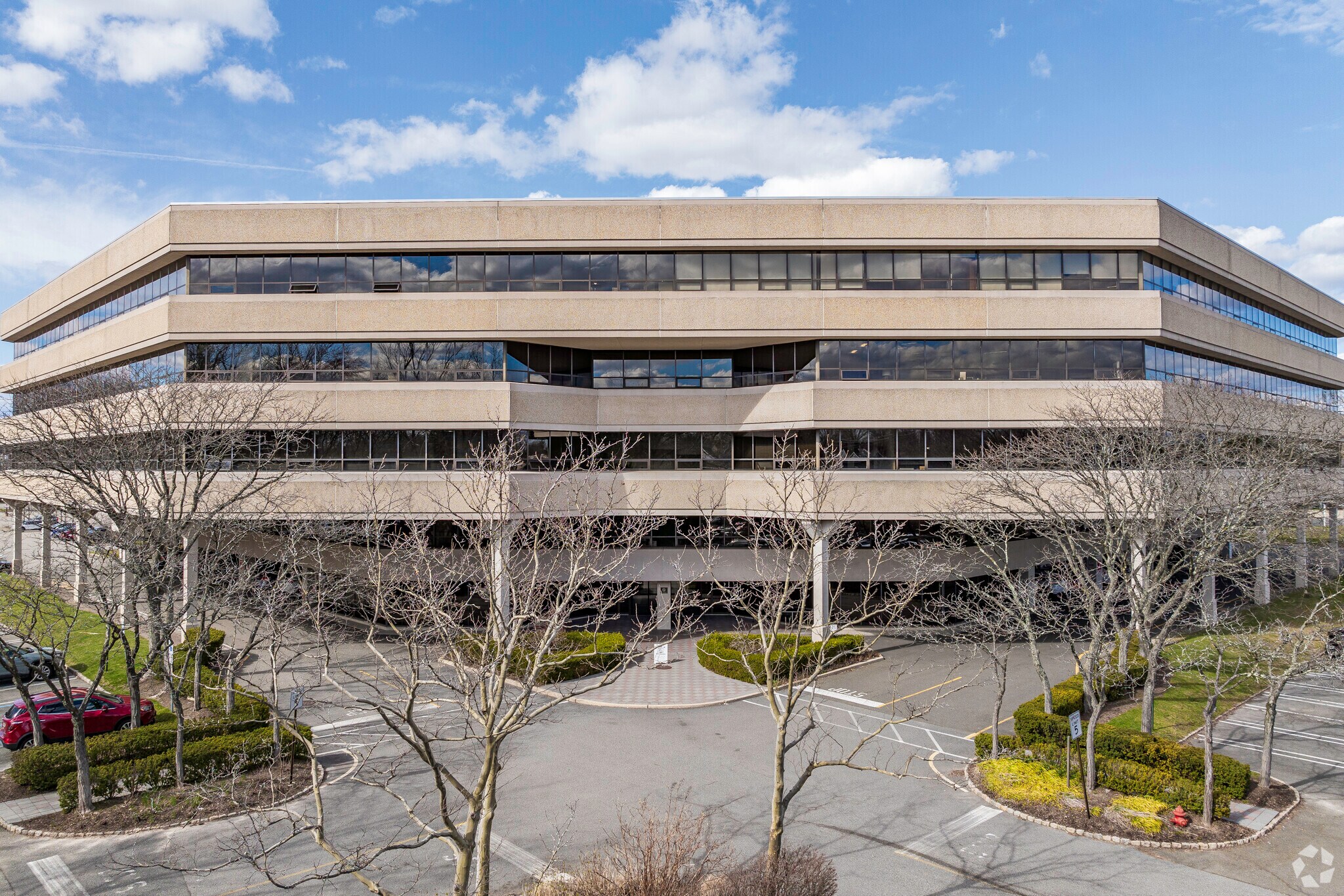 80 E State Rt 4, Paramus, NJ à louer Photo de l’immeuble– Image 1 sur 4