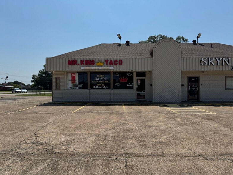 2111 Nederland Ave, Nederland, TX à louer - Photo principale – Image 1 sur 7