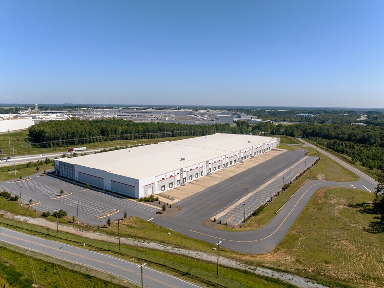 1080 Freeman Farm Rd, Greer, SC à louer - Photo de l’immeuble – Image 2 sur 2