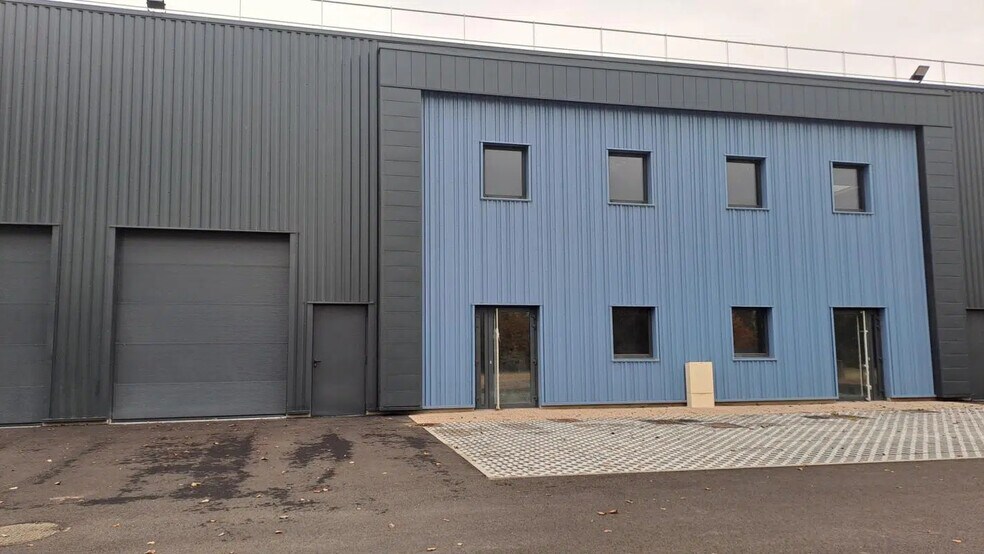 Local d'activités dans Saint-Rémy à vendre - Photo de l’immeuble – Image 3 sur 4