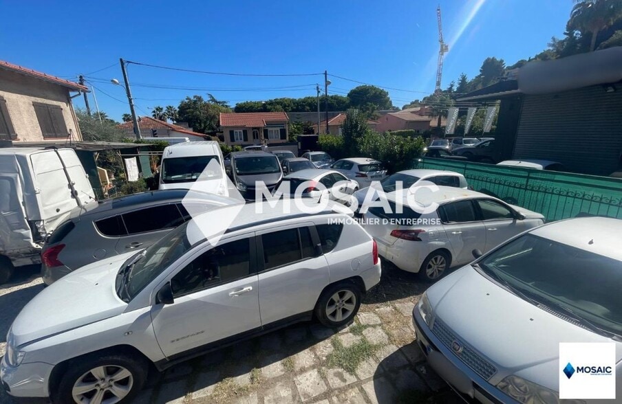 Local d’activités dans Cagnes-sur-Mer à louer - Photo de l’immeuble – Image 2 sur 9