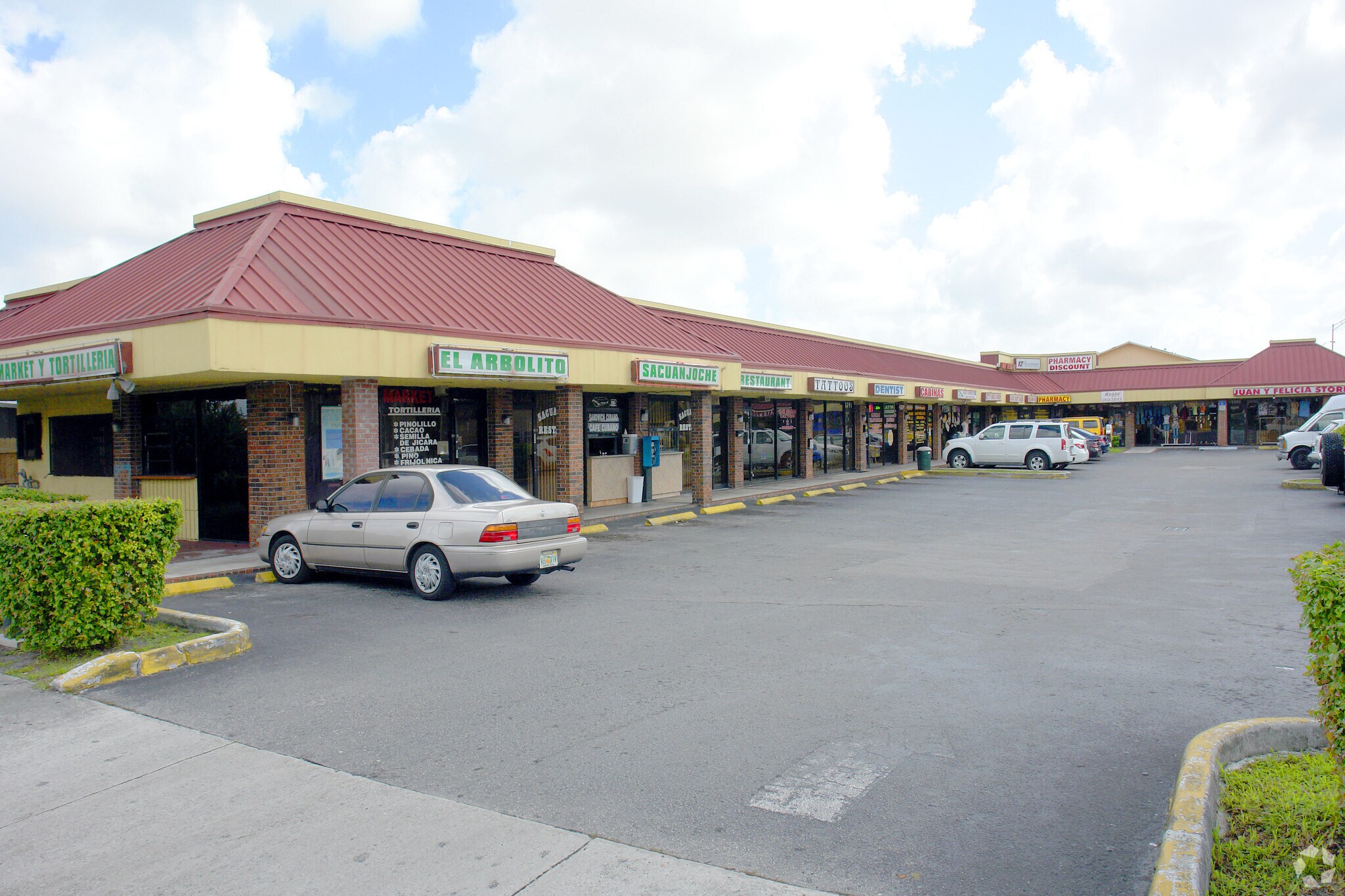 1169-1199 W 37th St, Hialeah, FL à louer Photo principale– Image 1 sur 25