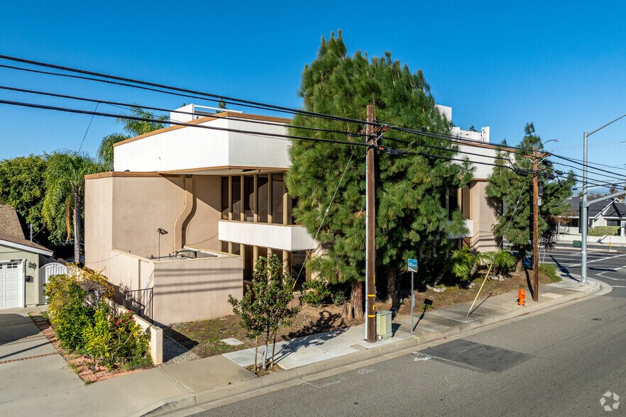 2914 E Katella Ave, Orange, CA à vendre - Photo de l’immeuble – Image 3 sur 5