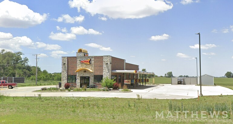 917 N Broadway Ave, Sterling, KS à vendre - Photo de l’immeuble – Image 1 sur 3