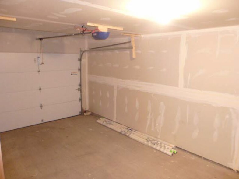 248 Edwards Dr SW, Edmonton, AB à vendre - Photo intérieure – Image 1 sur 5