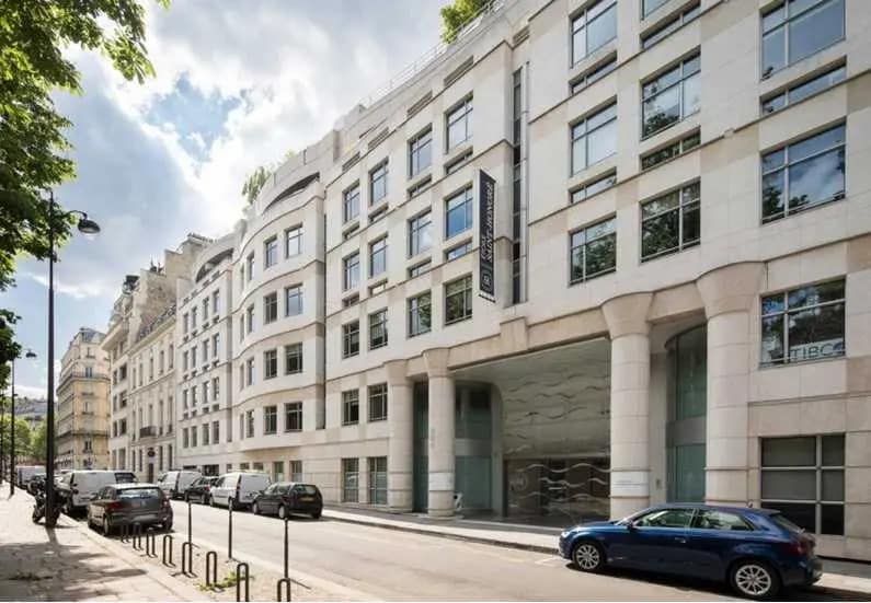 21-25 Rue Balzac, Paris à louer - Photo de l’immeuble – Image 2 sur 13