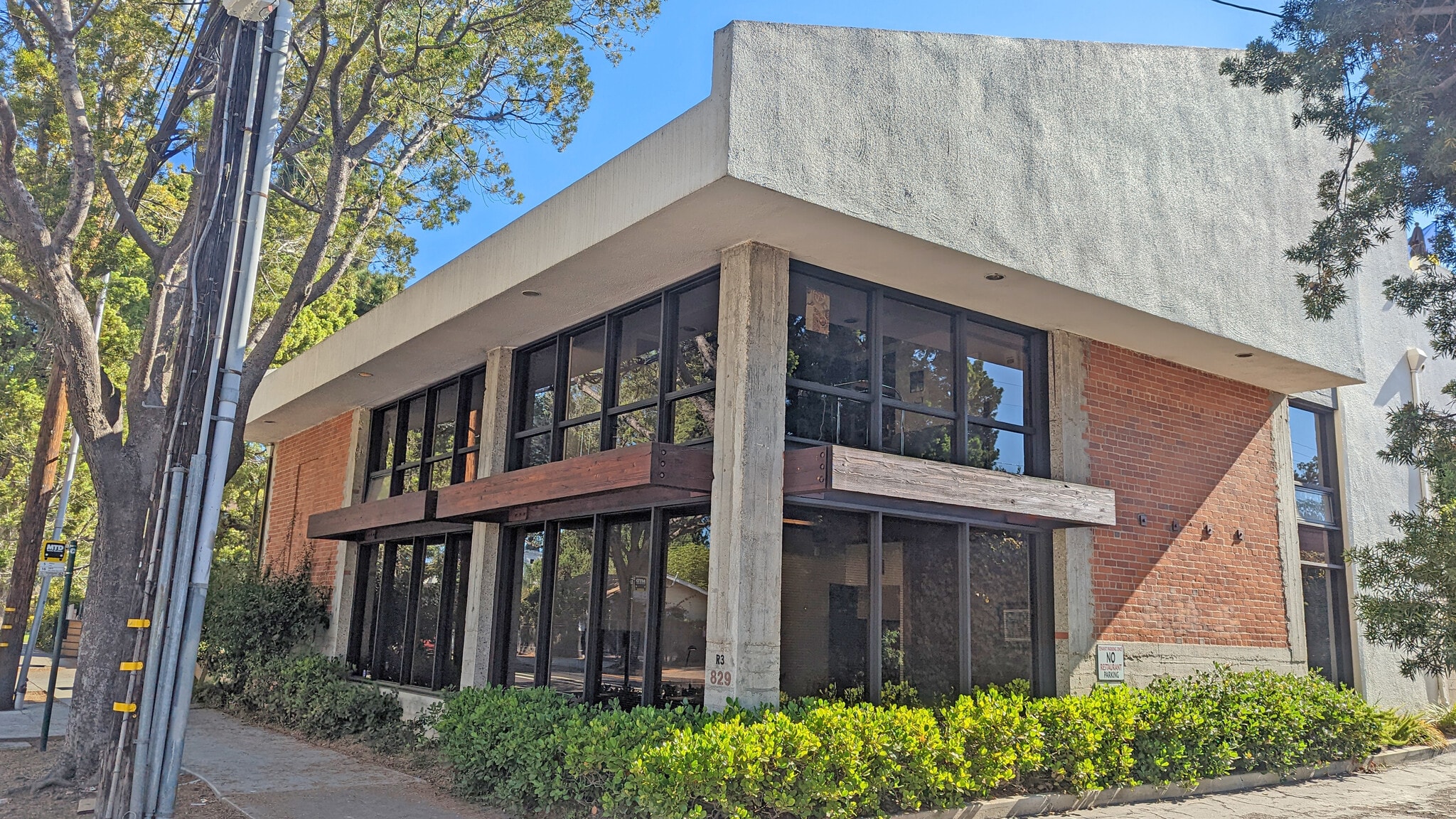 829 De la Vina St, Santa Barbara, CA à louer Photo intérieure– Image 1 sur 4