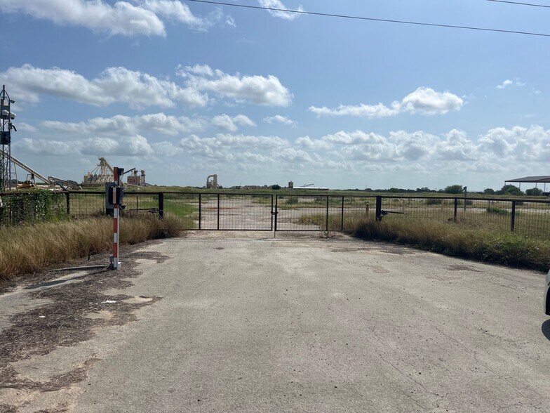 94600 I-37, Pleasanton, TX à louer - Photo de l’immeuble – Image 3 sur 19