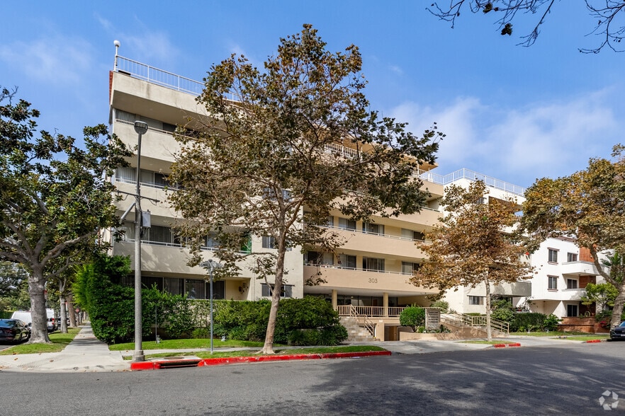303 N Swall Dr, Beverly Hills, CA à vendre - Photo principale – Image 2 sur 13